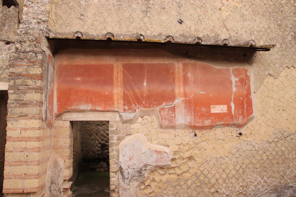 VI.29 Herculaneum. October 2020. Triclinium 11, doorway into room 12 in north wall. Photo courtesy of Klaus Heese.