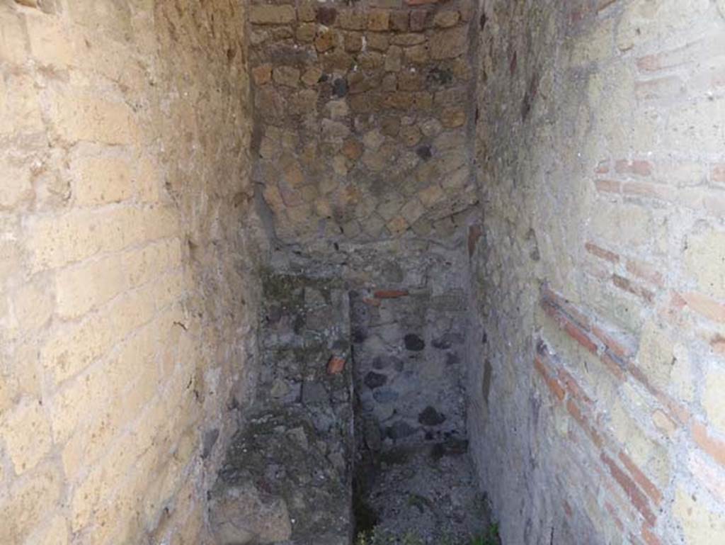VII.3, Herculaneum, September 2015. Looking west through entrance doorway to area behind steps to upper floor.