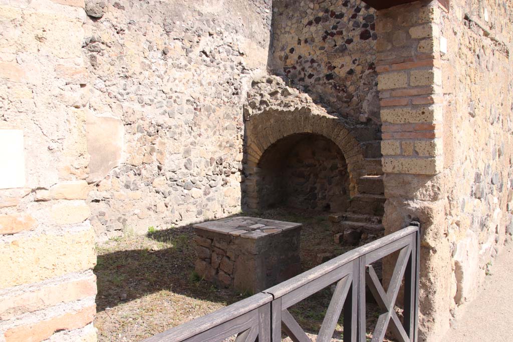 VII.4 Herculaneum. September 2019. 
Looking towards north end from entrance doorway, with steps to upper floor in north-west corner.
Photo courtesy of Klaus Heese.
