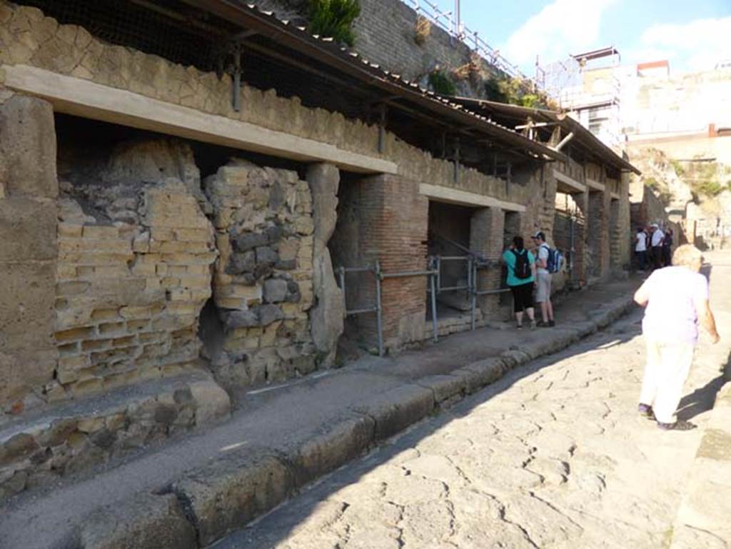 Ins VII, Herculaneum, September 2015. West side of Cardo III Superiore.