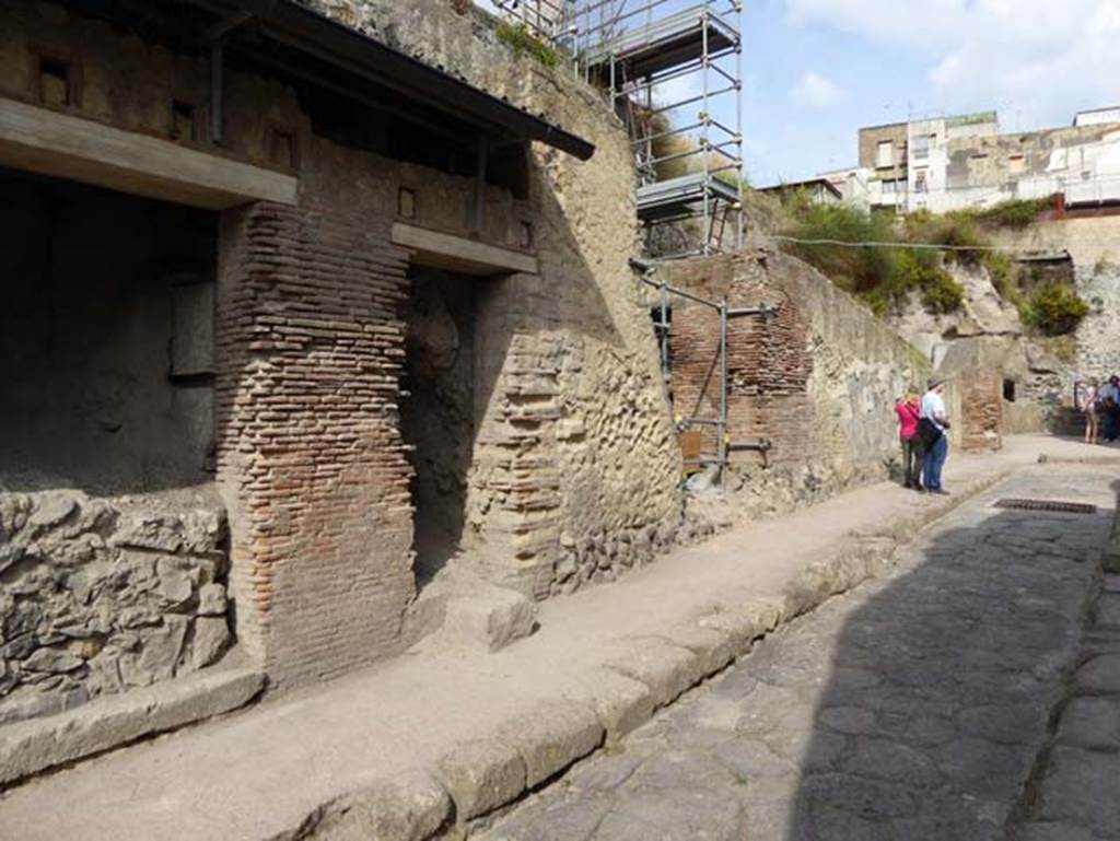 VII.15, centre right, Herculaneum. October 2014. Looking north towards doorways on west side of Cardo III Superiore.