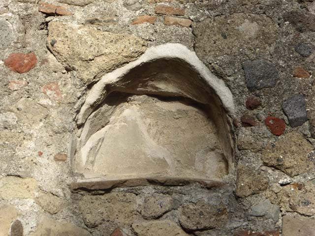 Ins VII,18 Herculaneum, September 2015. Looking north through entrance doorway.