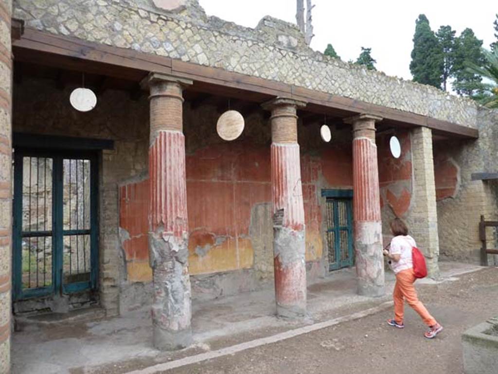 Ins. Orientalis I, 2, Herculaneum, September 2015. Corridor at east end of atrium leading to rear rooms.