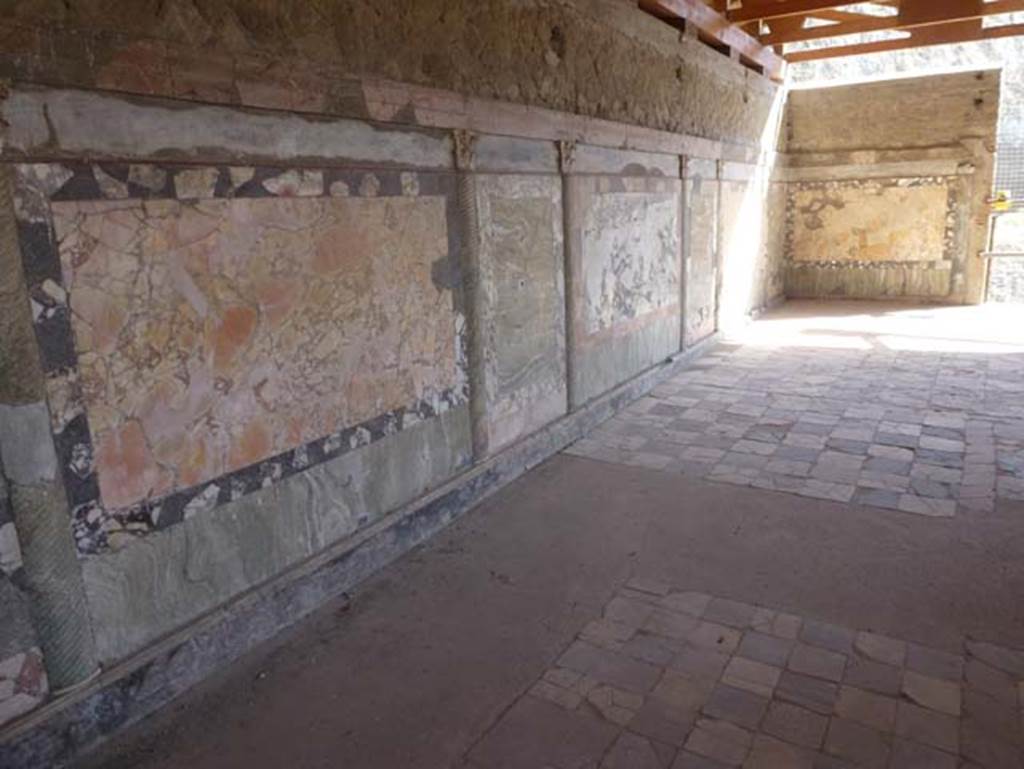Ins. Orientalis I, 2, Herculaneum, May 2018. South side of atrium. Photo courtesy of Buzz Ferebee. 