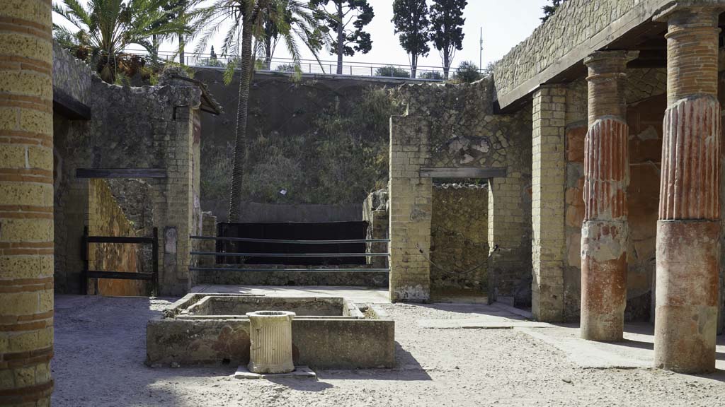 Ins. Or.I.2, Herculaneum. August 2021. Looking east along south side of atrium. Photo courtesy of Robert Hanson.

