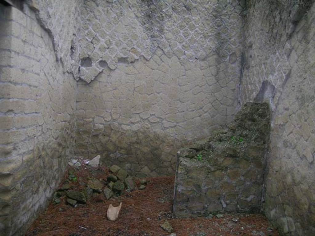 Ins. Or. II, 1, Herculaneum. December 2008. Looking east in small area (?latrine) in north-east corner of rear room.
Photo courtesy of Nicolas Monteix.
