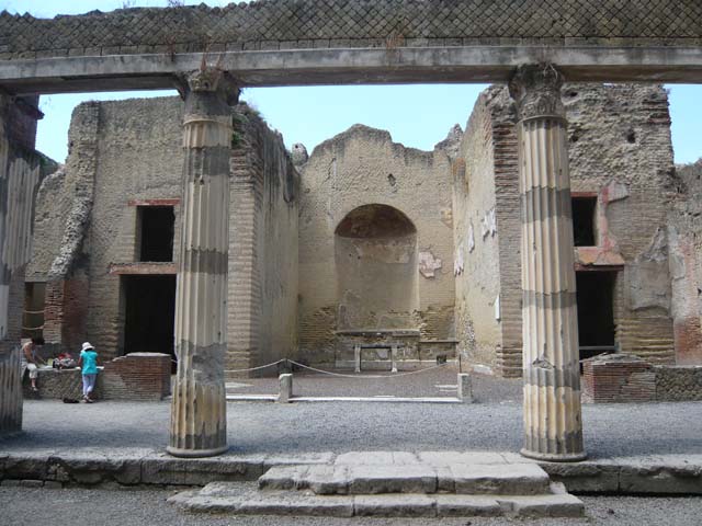 Ins. Orientalis II.4, Herculaneum, August 2021. 
Looking towards large niche in west wall of apsed room. Photo courtesy of Robert Hanson.

