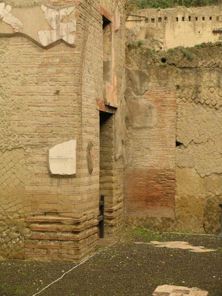 Ins Or II, 4, Herculaneum. December 2004. Looking north towards doorway leading into room “III”.
Photo courtesy of Nicolas Monteix.
