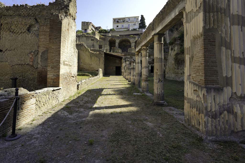 Ins. Orientalis II.4, Herculaneum, August 2021. 
Looking north along west portico from near north wall of apsed room, on left. Photo courtesy of Robert Hanson.
