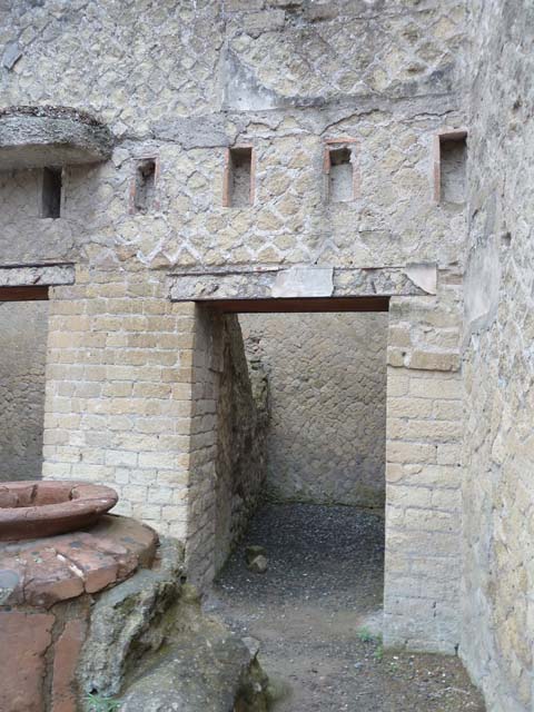 Ins. Orientalis II.5, Herculaneum. September 2015. 
Doorway to rear room in south-east corner of workshop.
