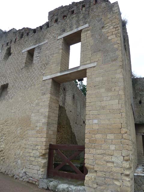 Ins. Orientalis II.7, Herculaneum. September 2015. Entrance doorway and façade with two upper floors.
