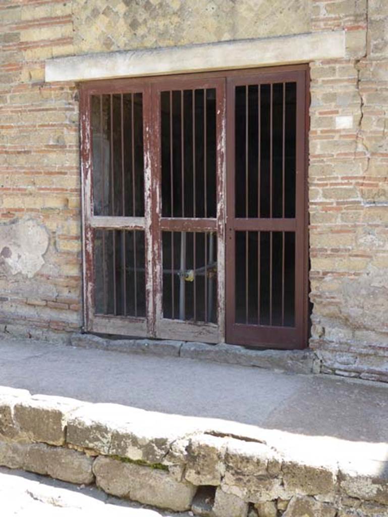 Ins. Orientalis II.9, Herculaneum. July 2015. Entrance doorway. Photo courtesy of Michael Binns.