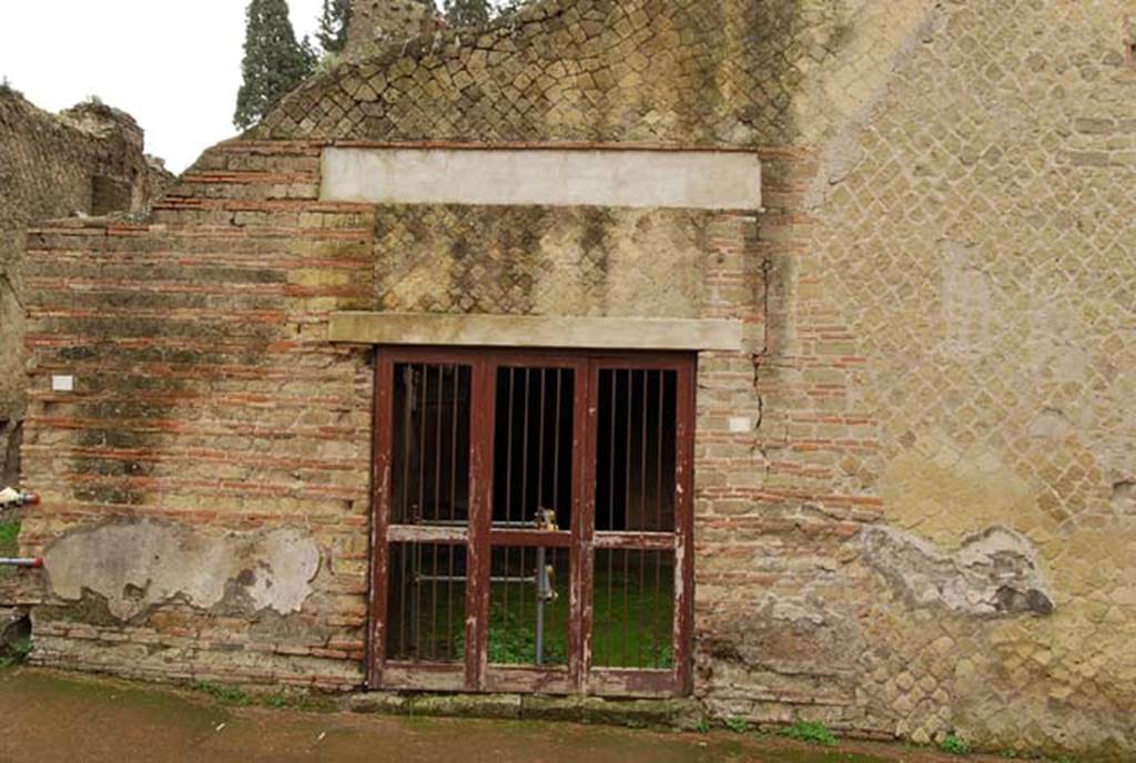 Ins. Orientalis II.9, Herculaneum. December 2008. Entrance doorway.
Photo courtesy of Nicolas Monteix.
