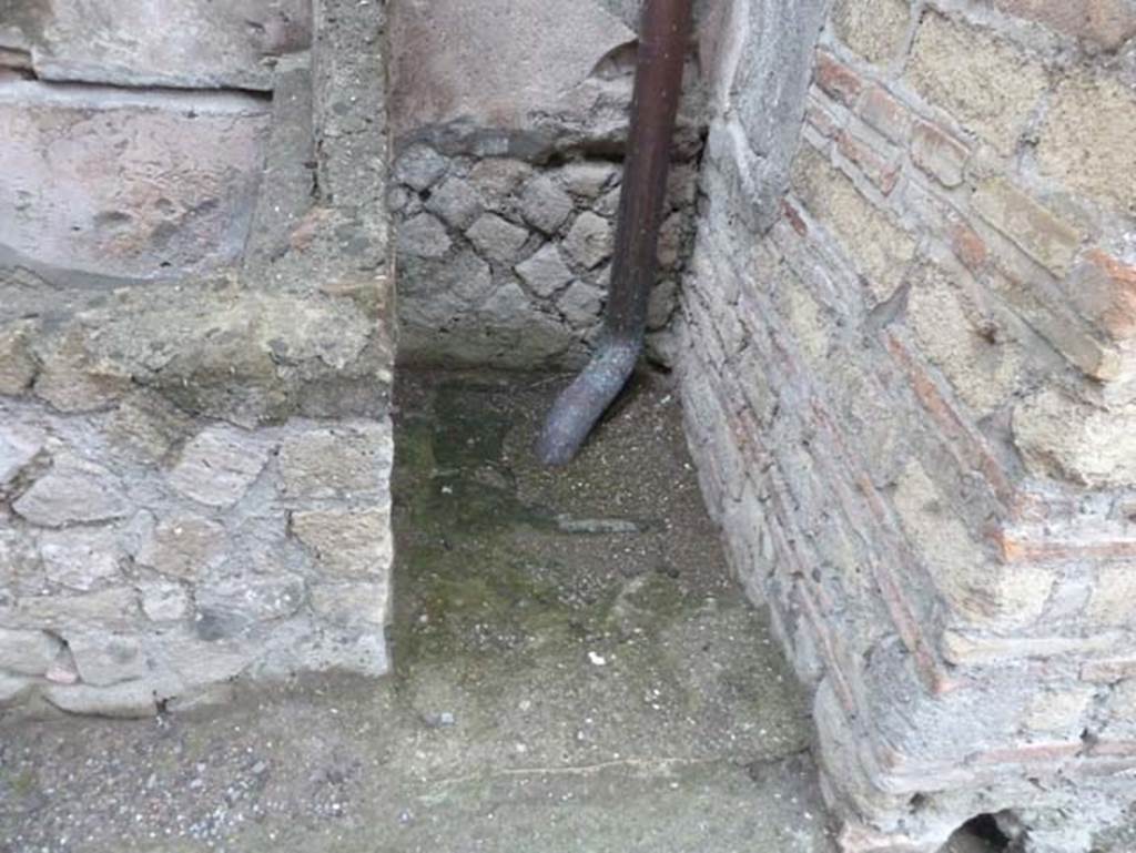 Ins. Orientalis II.10, Herculaneum. September 2015. Doorway to cubiculum (a) in south-east corner of kitchen (d).
