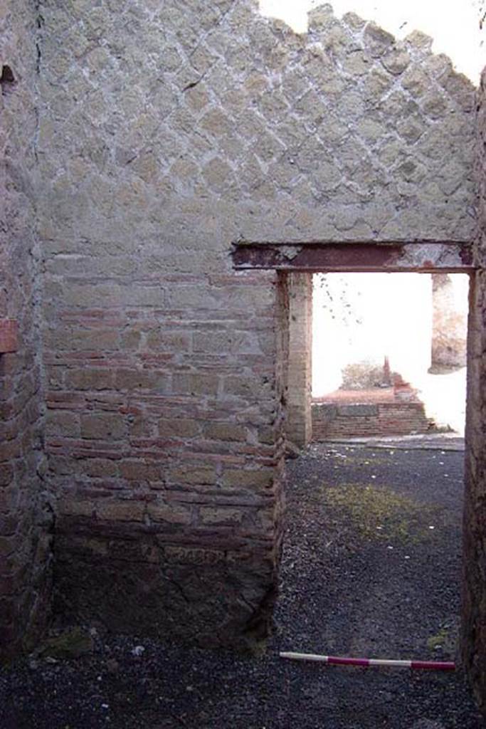 Ins Or II, 11, Herculaneum. July 2001. Doorway in west wall of middle rear room to shop-room. 
Photo courtesy of Nicolas Monteix.
