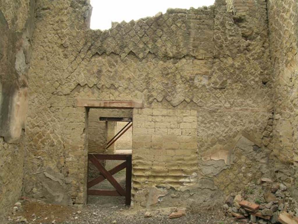 Ins Or II, 11, Herculaneum. June 2005. West wall of rear room, with doorway into middle rear room. 
Photo courtesy of Nicolas Monteix.

