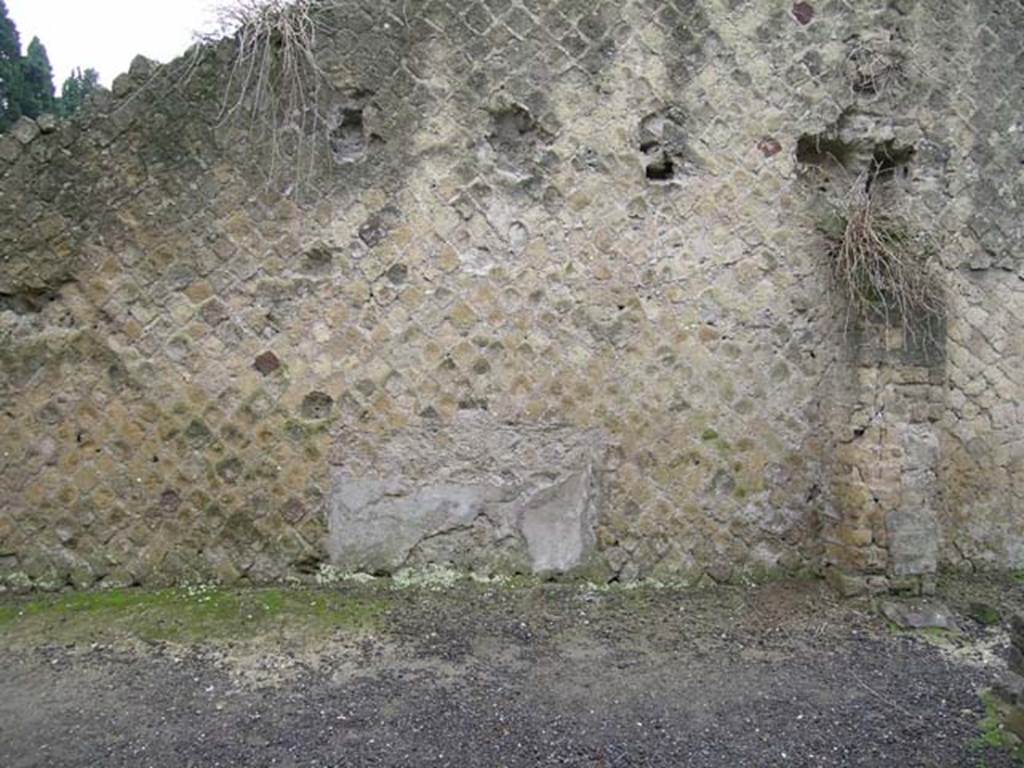 Ins. Or. II. 14, Herculaneum. December 2004. South wall of a small rear room. Photo courtesy of Nicolas Monteix.

