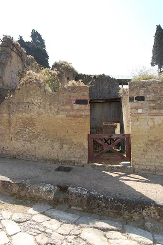 Ins. Orientalis II.15, Herculaneum. July 2015. Looking east to entrance doorway. Photo courtesy of Michael Binns.