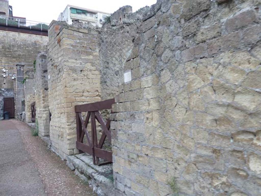 Ins. Orientalis II.16, Herculaneum. September 2015. Looking north to entrance doorway.