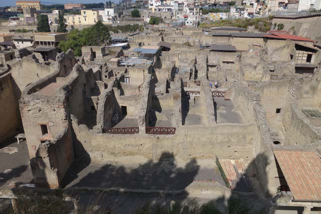Herculaneum, photo taken between October 2014 and November 2019.
Looking north-west from access roadway, towards upper rooms on loggia of Palaestra. Photo courtesy of Giuseppe Ciaramella.

