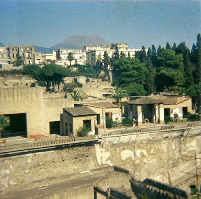 Herculaneum, May 2006. Looking north towards rear of the House of the Stags, Ins IV.21, above, the Terrace of Balbus, centre, with east end of arched openings described as boat-sheds below. 