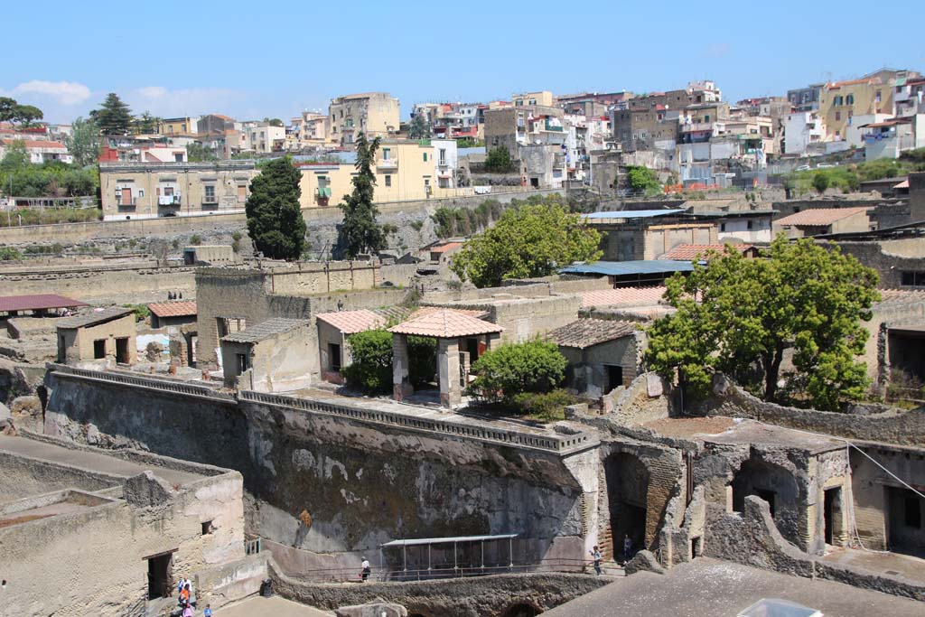 Herculaneum. April 2014. 
Looking down from access roadway towards south end of ramped vaulted passageway, on lower right.
This leads down from Cardo V onto the Terrace of Marcus Nonius Balbus. Photo courtesy of Klaus Heese.
