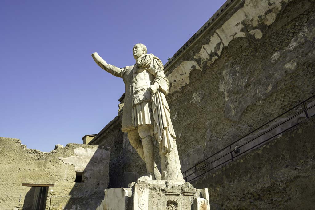 Herculaneum, August 2013. Statue of Marcus Nonius Balbus. Photo courtesy of Buzz Ferebee. 

