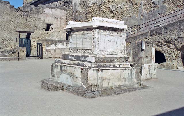 Herculaneum, August 2013. Memorial altar to Marcus Nonius Balbus. Photo courtesy of Buzz Ferebee. 
