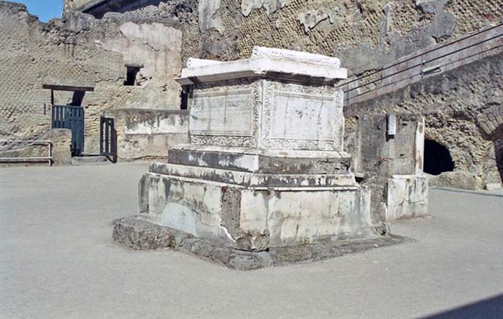 Herculaneum, 1975. Terrace of Marcus Nonius Balbus with altar and statue base. Photo by Stanley A. Jashemski.   
Source: The Wilhelmina and Stanley A. Jashemski archive in the University of Maryland Library, Special Collections (See collection page) and made available under the Creative Commons Attribution-Non Commercial License v.4. See Licence and use details. J75f0717
