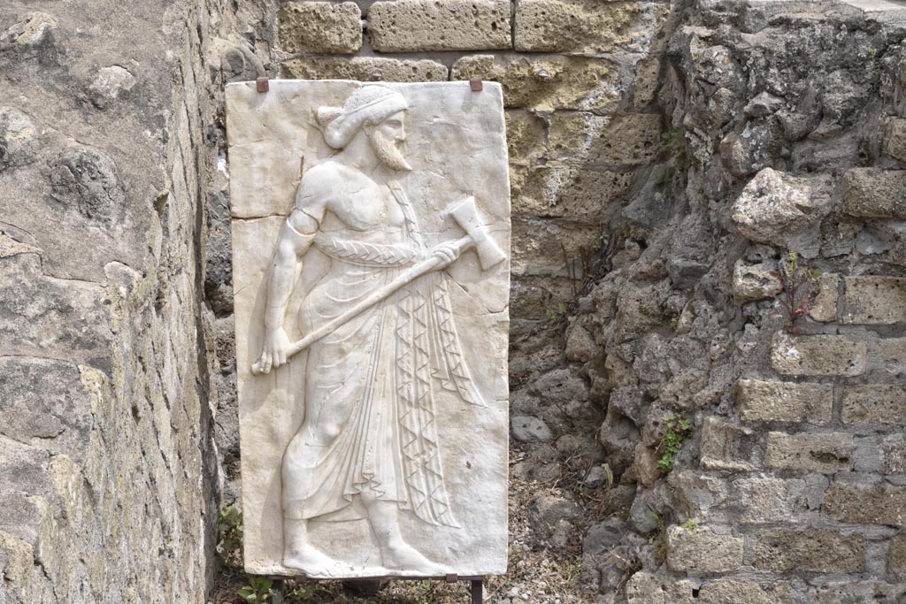 Herculaneum, April 2018. Reproduction relief of Vulcan, from the shrine of Four Gods on the Sacred Area terrace.
Photo courtesy of Ian Lycett-King. Use is subject to Creative Commons Attribution-NonCommercial License v.4 International.
