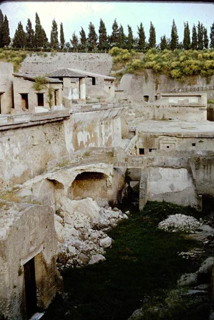 Herculaneum, September 2015. Sacred Area terrace, looking east down on the beachfront.
