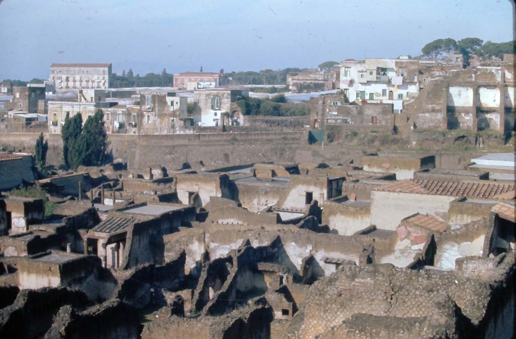 Herculaneum. 7th August 1976. Looking south-west across site from northern end.
Photo courtesy of Rick Bauer, from Dr George Fay’s slides collection.
