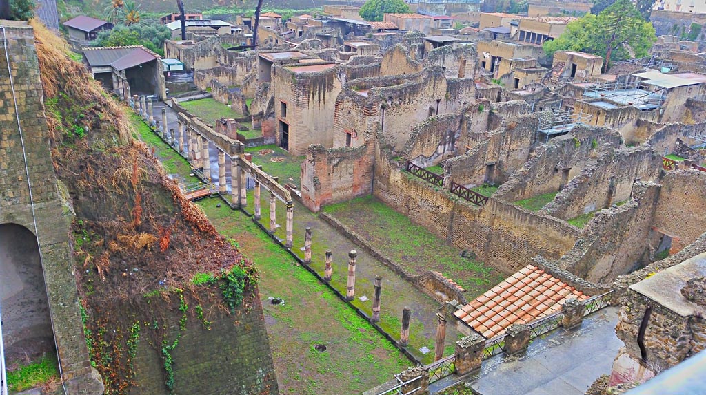 Herculaneum, September 2019. 
Looking south-west across site at the rear of Ins.Or.II.4, with apsed room of the Palaestra, centre right. 
Photo courtesy of Klaus Heese.
