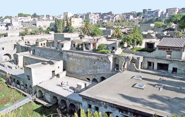 Herculaneum, October 2020. Looking north-west from the access roadway above Suburban Baths, on right. Photo courtesy of Klaus Heese.
