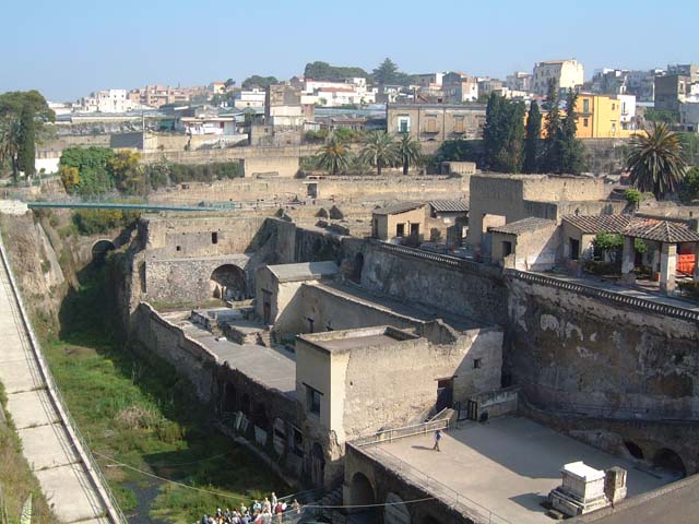 Herculaneum, October 2001. Looking north-west from the roadway above Suburban Baths, on right. On the left is the Sacred Area with the Terrace of Balbus, lower centre. Photo courtesy of Peter Woods.
