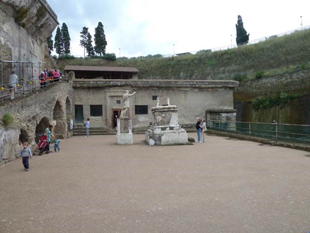 Herculaneum, September 2015. Looking east across terrace towards the Suburban baths.