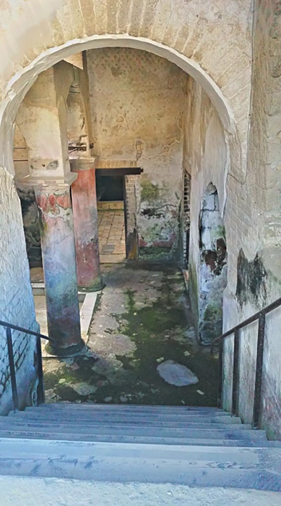 Suburban Baths, Herculaneum, April 2018. Looking east from entrance doorway. Photo courtesy of Ian Lycett-King. Use is subject to Creative Commons Attribution-NonCommercial License v.4 International.
