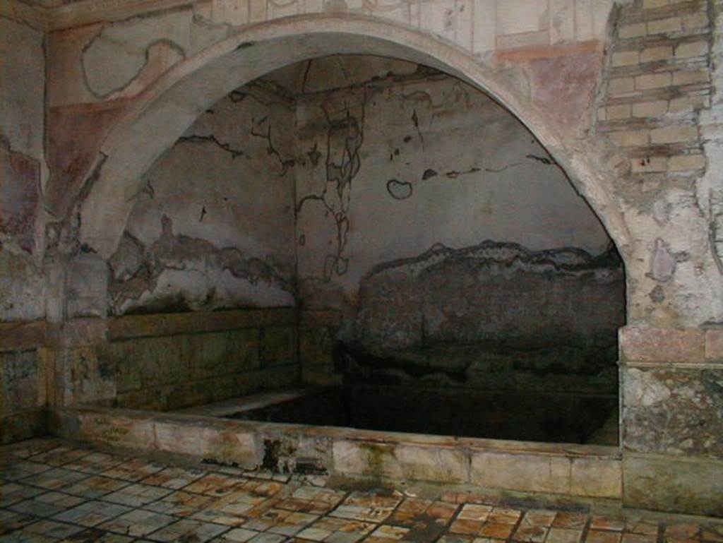 Suburban Baths, Herculaneum. October 2001. Cold bath in frigidarium. Photo courtesy of Peter Woods.
