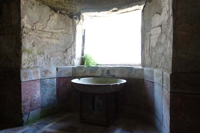 Suburban Baths, Herculaneum. June 2014. Marble basin for cold water (labrum) by the window in the smaller original caldarium. This was relocated to this position after the excavation, whereas it had been found on the opposite side of the room.
Photo courtesy of Michael Binns.
