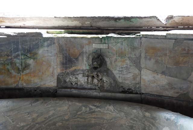 Suburban Baths, Herculaneum. April 2008. Marble basin for cold water (labrum). Photo courtesy of Nicolas Monteix.