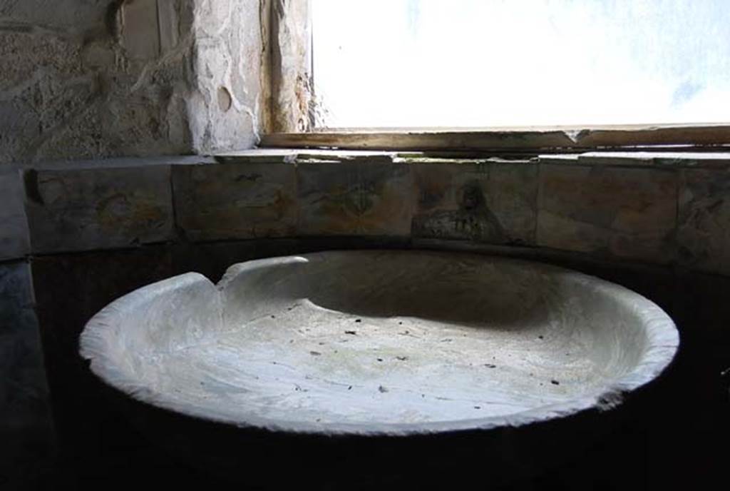Suburban Baths, Herculaneum. April 2008. Marble basin for cold water (labrum). Photo courtesy of Nicolas Monteix.