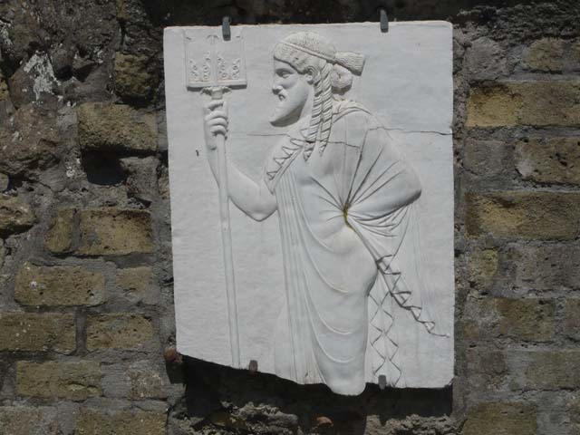 Herculaneum, April 2014. 
Sacred Area terrace, the shrine of Four Gods. Reproduction relief of Vulcan. 
Photo courtesy of Klaus Heese.
