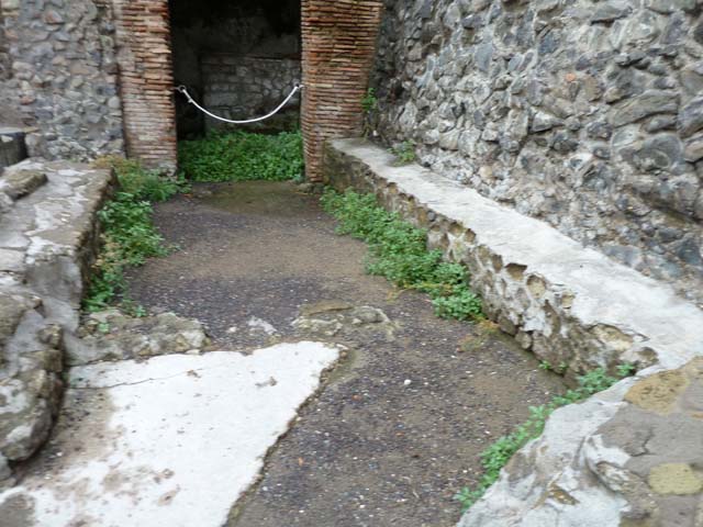 Herculaneum, September 2015. Sacred Area terrace, floor in north-west corner.