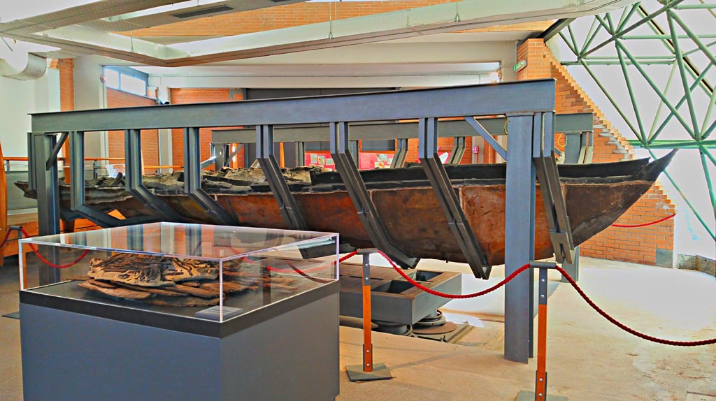 Herculaneum, photo taken between October 2014 and November 2019. 
Looking across exhibits towards the boat in its support frame. Photo courtesy of Giuseppe Ciaramella.
