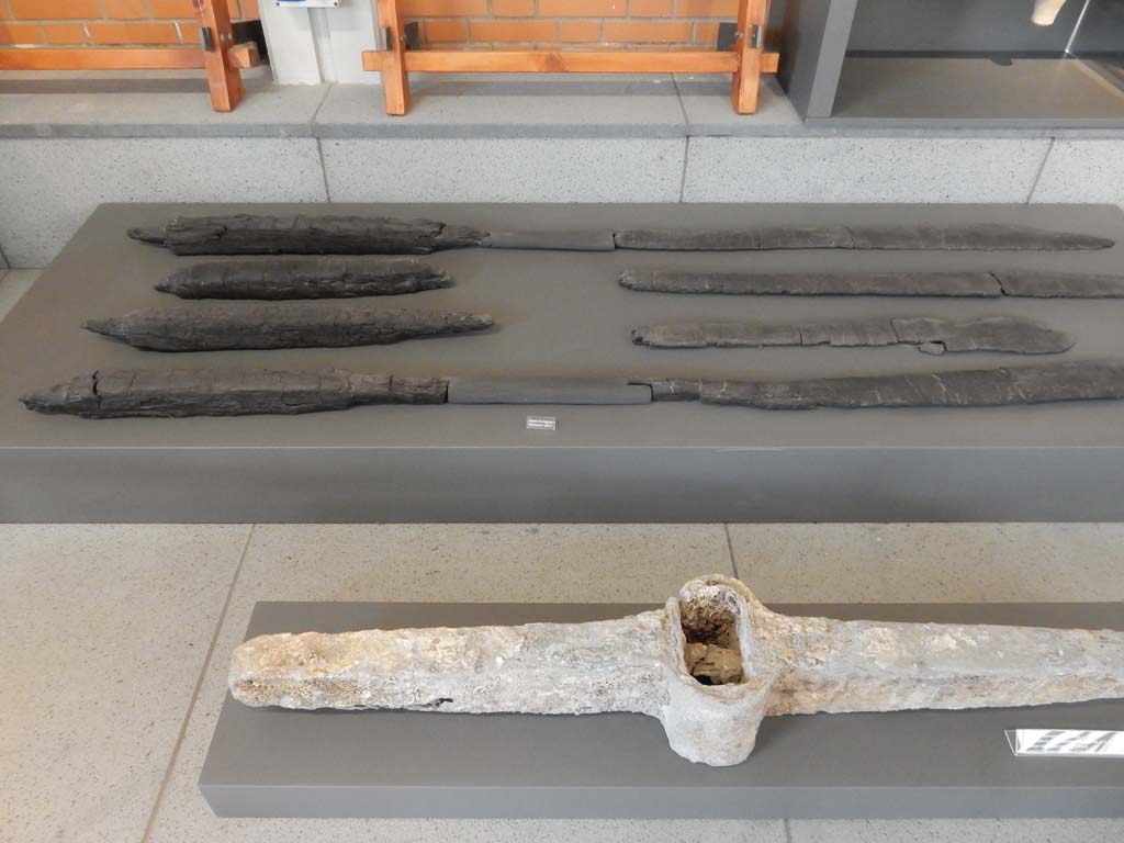 Herculaneum, June 2019. Wooden oars and anchor. Photo courtesy of Buzz Ferebee.