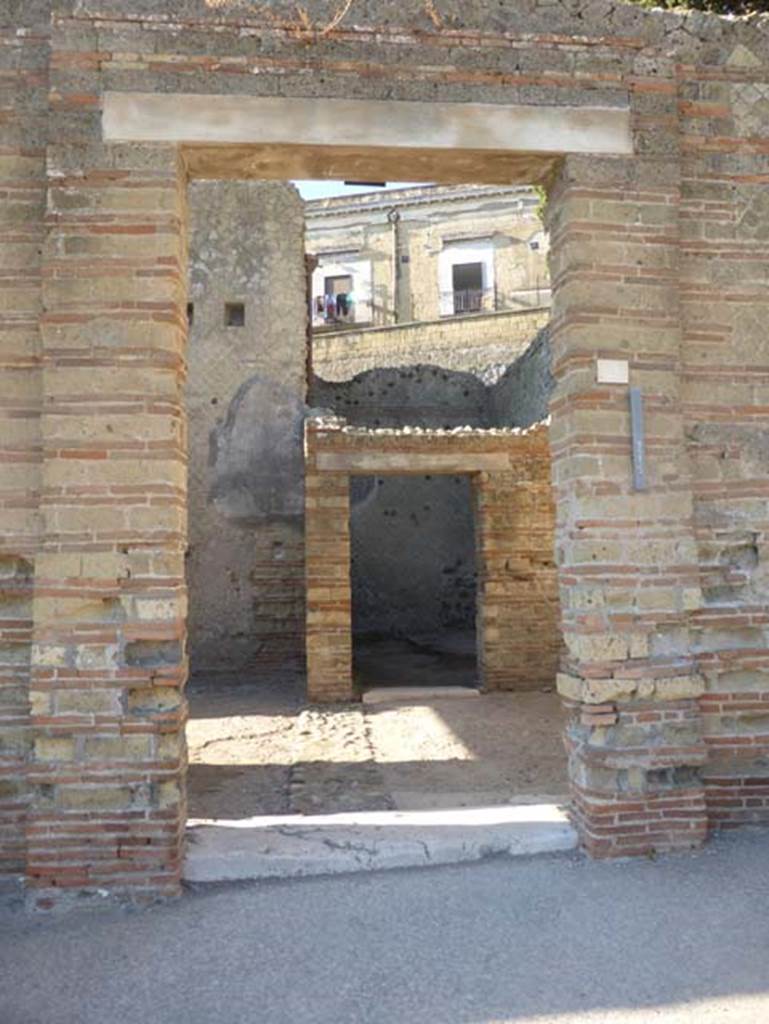 II.2 Herculaneum, Casa d’ Argo, or House of Argus. House of Perseus and Medusa. September 2015. 
The present day entrance doorway would originally have been the rear ‘posticum’ doorway from the rear of the peristyle.
The main doorway would have been entered from Cardo II but has not yet been excavated into the open air.
