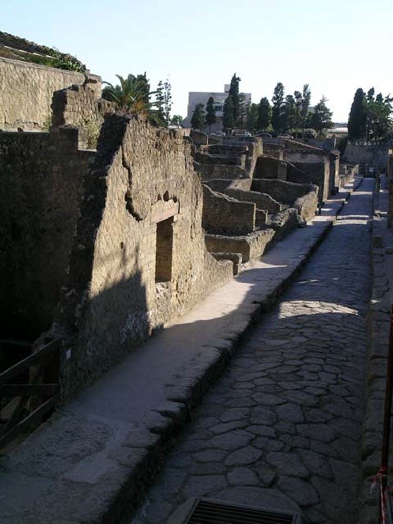 Cardo III, Herculaneum. May 2006. Looking south along east side, from near the central baths.
Photo courtesy of Nicolas Monteix.
