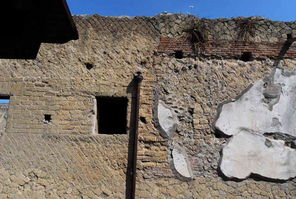 Cardo IV, west side, Herculaneum. June 2008. Exterior upper wall of VI.8 and VI.9. Photo courtesy of Nicolas Monteix.