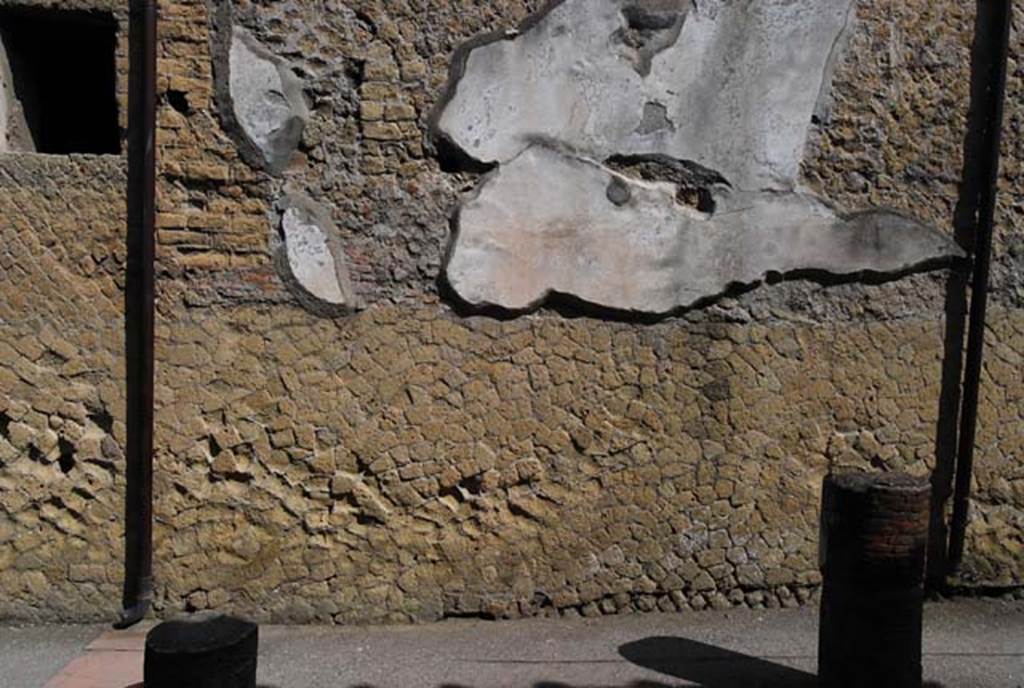 Cardo IV, west side, Herculaneum. June 2008. Exterior wall of VI.8 and VI.9. Photo courtesy of Nicolas Monteix.