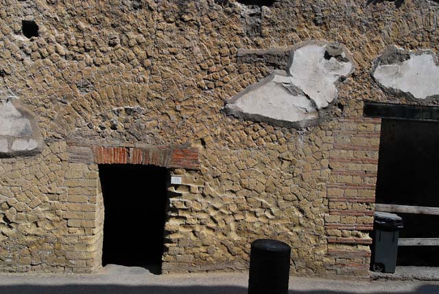 Cardo IV, west side, Herculaneum, June 2008. Exterior upper facade, near doorway to VI.10.
Photo courtesy of Nicolas Monteix.

